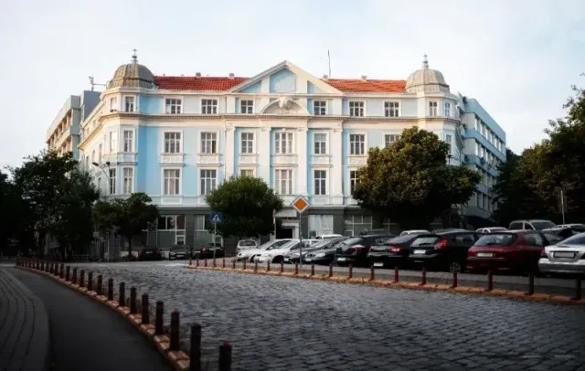Jak kredyt konsolidacyjny może ułatwić życie pracownikom budżetówki?